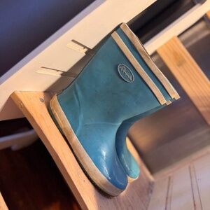 KKOMFORME girls rain boots size 4 youth